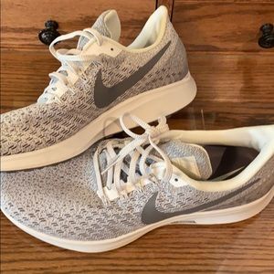 women’s nike tennis shoes